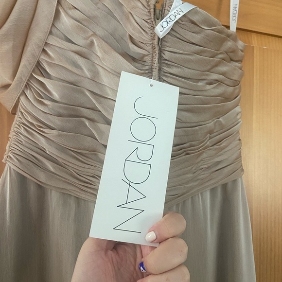 NWT Gorgeous Champagne/Sand formal gown!! - Picture 3 of 7